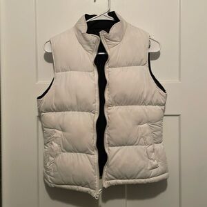 Reversible black & white puffer vest